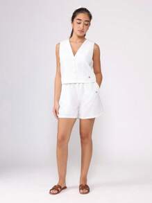 SUMWON Minimalistischer Knopfvorderseiten Weste Zwei-Teiler Sommer Set mit maßgeschneiderten Shorts, Strand Resort Urlaubsmode, lässiges Wochenend Co-Ord - Weiss - Übersicht 3