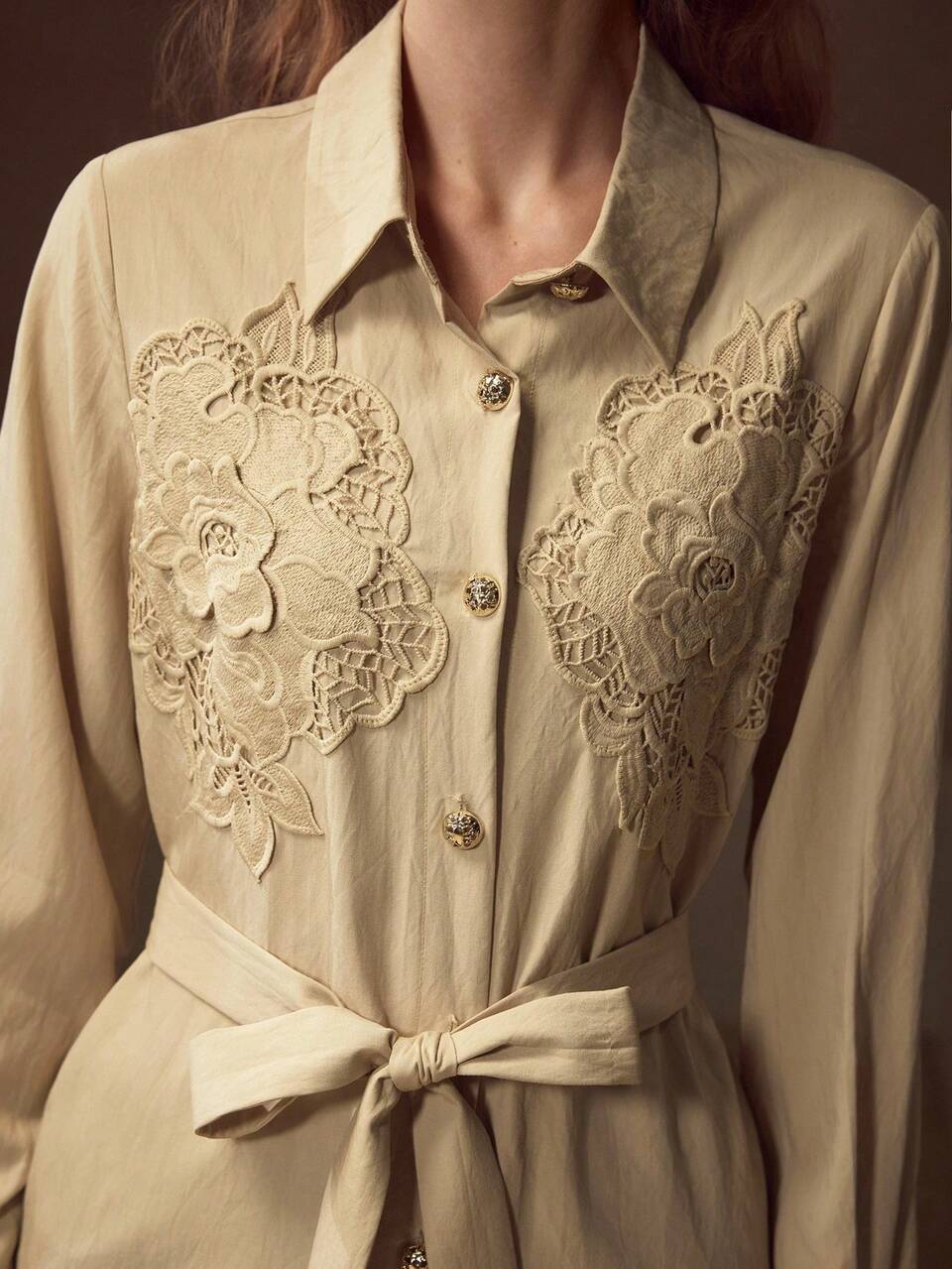 MOTF Camisa abotonada con apliques