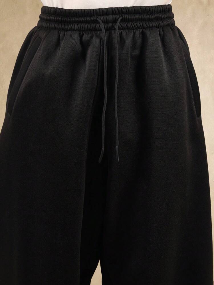 Jogginghose mit weitem Bein, elastischem Bund und Taschen