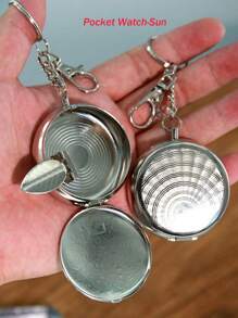 1 pièce Mini cendrier de poche en acier inoxydable argenté, porte-clés. Motifs chrysanthème et rayons de soleil, forme ronde et carrée de montre de poche. Pratique à accrocher au sac pour ranger les cigarettes.