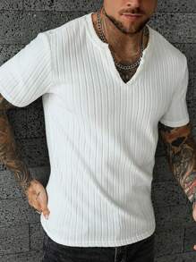 Manfinity Homme 男士纯色百搭简约条纹纹理V领休闲T恤，白色；男士圆领短袖休闲针织提花T恤，夏季男士，男士度假休闲风；INS同款圆领短袖T恤