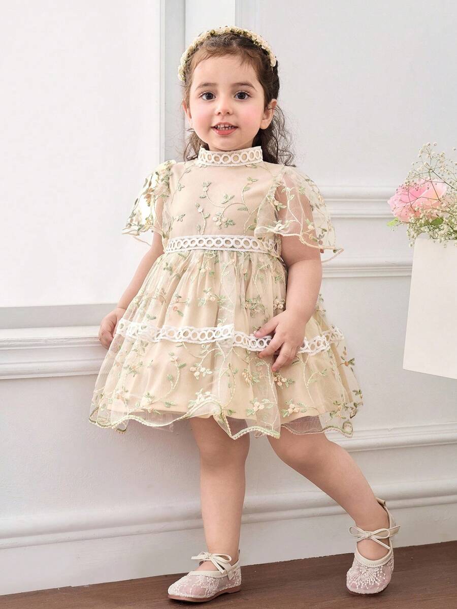 SHEIN Babygirl 可爱夏季花卉蕾丝领短袖迷你连衣裙 - 彩色 - 查看 1