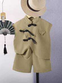 SHEIN 2 件套幼儿男童复古中国风纽扣短袖上衣和短裤套装，时尚、凉爽、舒适，适合春夏季度假、旅行、放松、日光浴