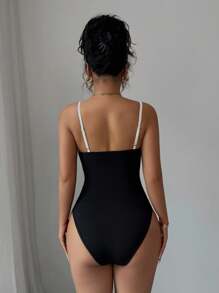 SHEIN Unity Gaun Mini Bodycon Seksi dan Modis dengan Kontras Hitam & Putih dan Tali Bahu Tipis, Cocok untuk Liburan Pantai atau Resor, Musim Semi/Panas - Hitam dan Putih - View 2