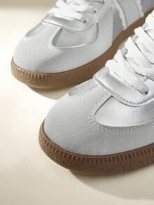 CUCCOO EASI 2024年春季女款复古百搭休闲运动鞋，平底白色运动鞋 - 銀色 - 查看 7