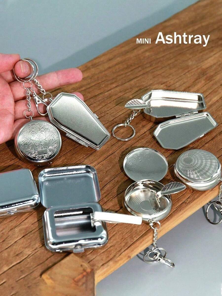 1 pièce Mini cendrier de poche en acier inoxydable argenté, porte-clés. Motifs chrysanthème et rayons de soleil, forme ronde et carrée de montre de poche. Pratique à accrocher au sac pour ranger les cigarettes.