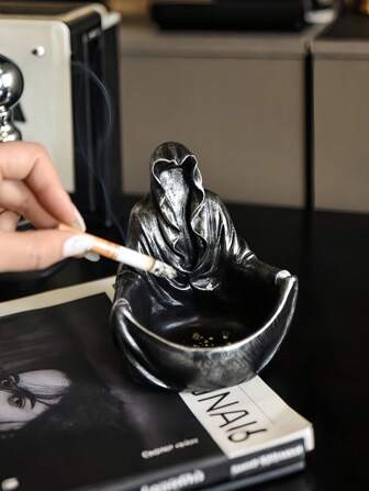 Goth 1 pieza Cenicero de figura oscura misteriosa para hombres, decoración de escritorio gótica premium, accesorio creativo para el hogar u oficina, regalo de lujo para esposo/novio/padre (cumpleaños, Navidad, aniversario), decoración minimalista sofisticada de escritorio con estilo único