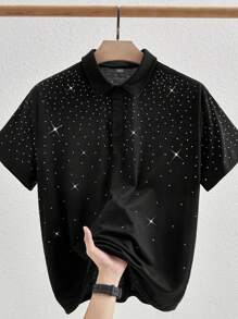 HIMLAND Camisa polo de manga corta con hombros caídos, suelta y con decoración de strass para hombre, de estilo casual