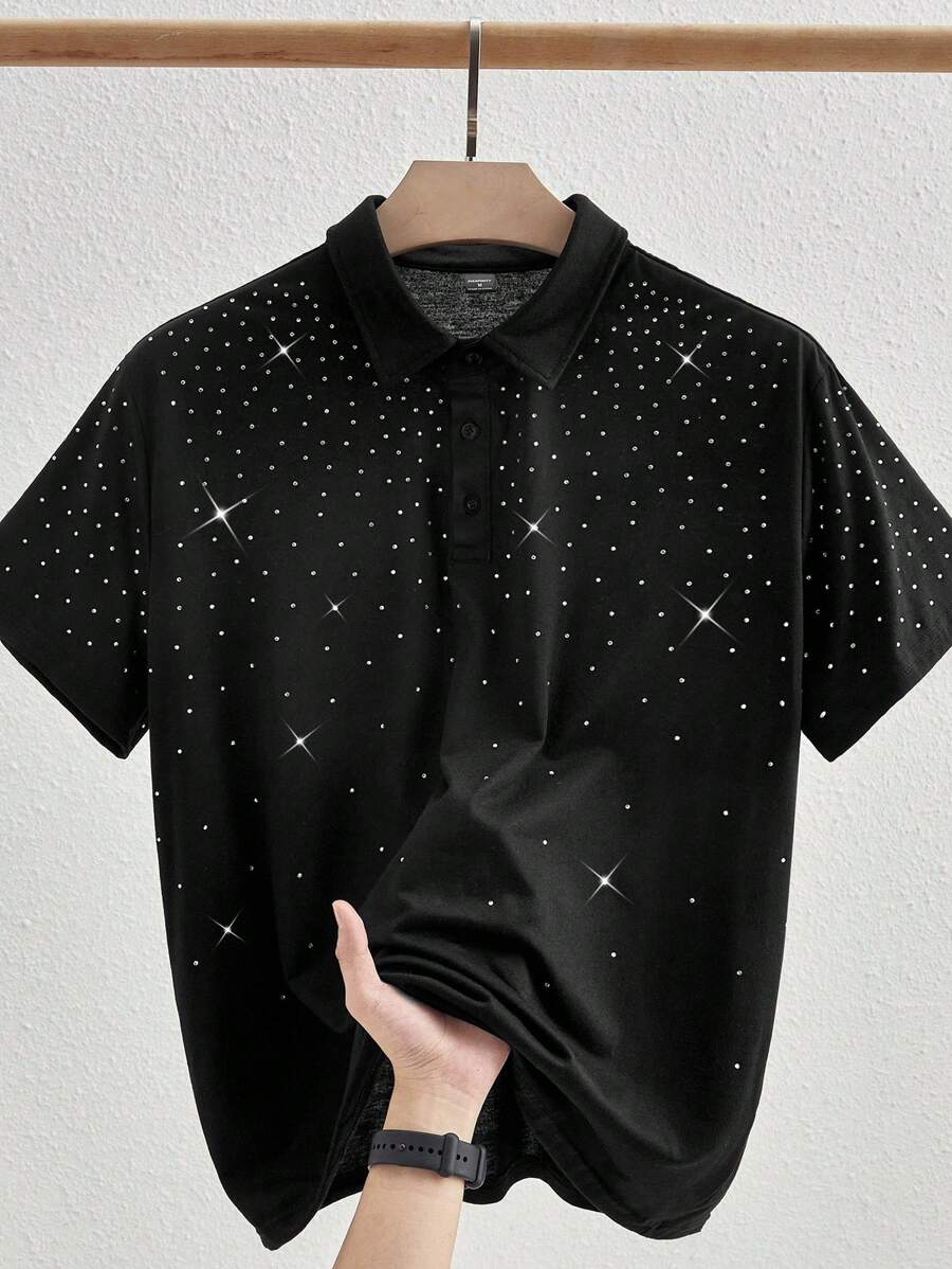 HIMLAND Camisa polo de manga corta con hombros caídos, suelta y con decoración de strass para hombre, de estilo casual