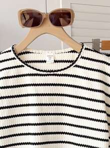 SHEIN Tween Girl Relaxed Casual Comfortable Round Neck Short Sleeve Striped T-Shirt And Pants Set - Black and White - View 7