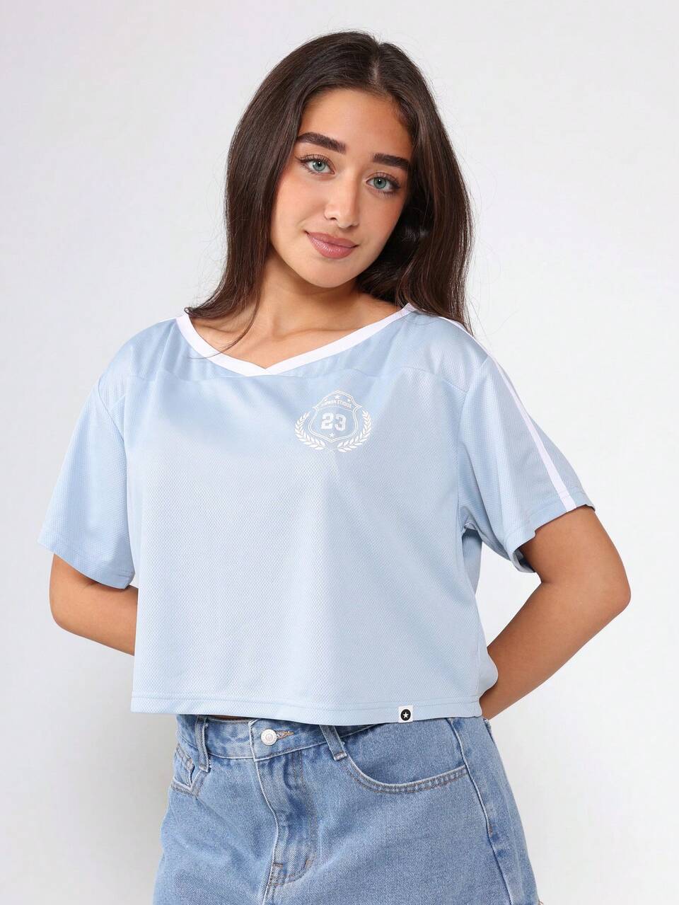 Top corto in stile maglia da baseball con stampa numerica
