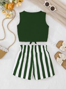 SHEIN 2 件装年轻女孩休闲无袖上衣和条纹短裤套装，带 3D 蝴蝶结设计 - 綠色 - 查看 2