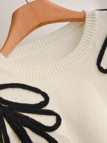 CosyJoli 大码休闲手工针织花卉腰部收紧圆领修身套头衫 - 白色 - 查看 5