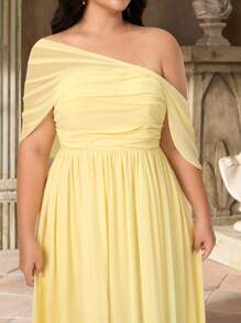 Aureia فستان أنيق وأنثوي للمقاسات الكبيرة مناسب للصيف والخريف، من الشيفون الأصفر بأكمام متدلية مطوية وشق عالي في الذيل على شكل حرف A، مناسب لحفلات الزفاف والعطلات والرقص والمناسبات الخاصة مع الصديقات والعروس وصبايا العروس