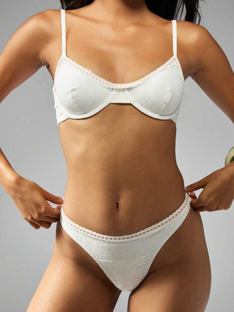 MISSGUIDED Vintage Inspired Broderie Anglaise Bikini Summer Beach Two Piece Swimsuit Embroidered Eyelet Lace Trim Underwire Cup Adjustable Strap Vacation Beachwear