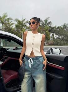 SHEIN EZwear Blusa sin mangas de verano con apertura frontal y decoración metálica