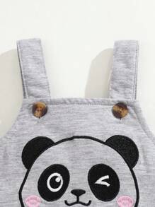 SHEIN 3件套婴儿/新生儿/幼儿男童舒适套装：条纹连体衣、灰色围兜裤、带可爱熊猫刺绣的条纹帽。休闲、舒适、时尚、简约、实用、多功能、柔软可爱，是送礼佳品，每个宝宝的必备单品。适合所有季节，秋冬季户外活动皆宜。