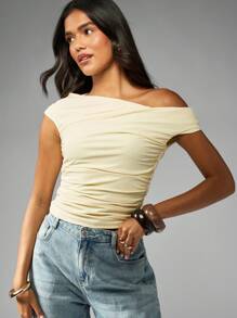 MISSGUIDED 露肩褶饰修身短袖现代上衣，女性化设计，优雅日常办公室服装，春夏 - 黃色 - 查看 5