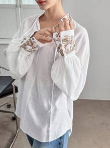 DAZY Blusa de mujer de manga larga con bordado floral, estilo bohemio, casual y suelto, para resort, con cuello alto y cordón, ropa casual de trabajo para mujer