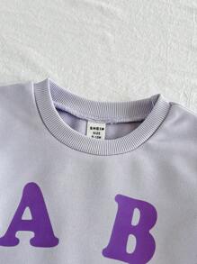 SHEIN 2 件女婴可爱标语印花重磅针织运动衫和短裤套装，休闲日常装 - 淺灰紫 - 查看 4