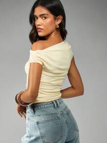 MISSGUIDED 露肩褶饰修身短袖现代上衣，女性化设计，优雅日常办公室服装，春夏 - 黃色 - 查看 2