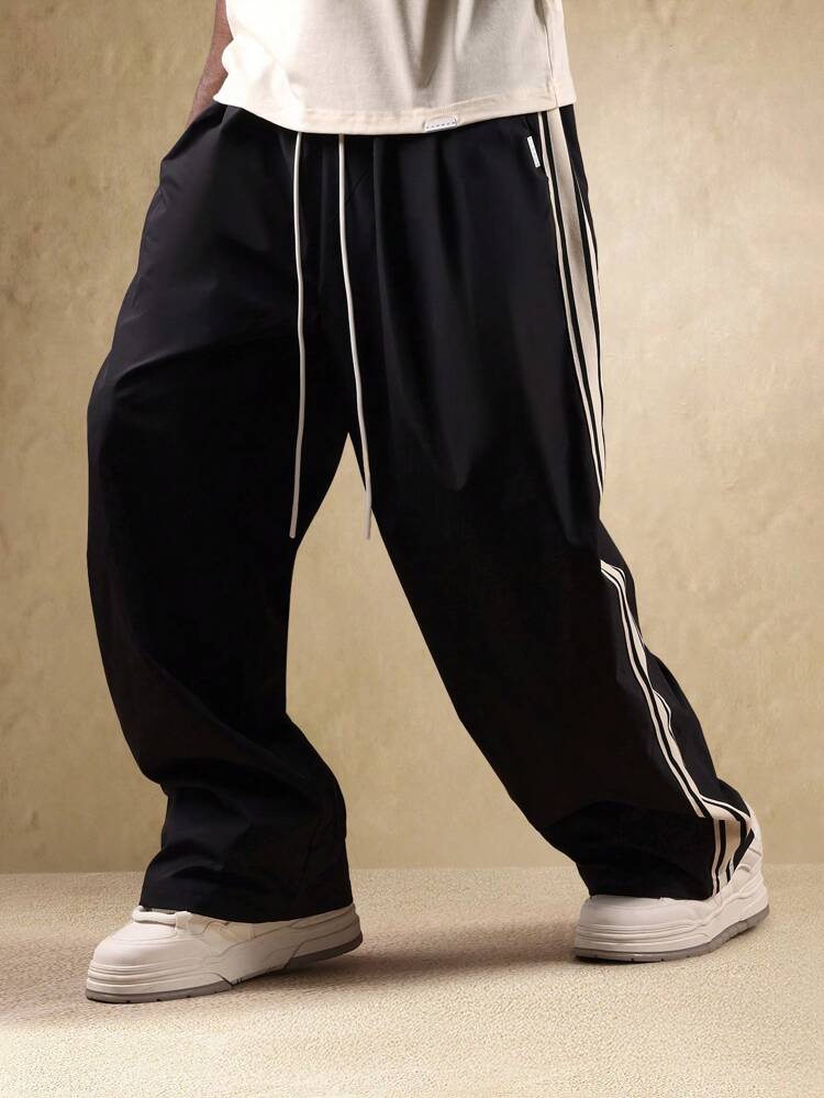 Pantalon de survêtement à jambes larges avec bandes latérales