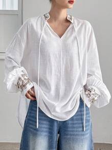 DAZY Blusa de mujer de manga larga con bordado floral, estilo bohemio, casual y suelto, para resort, con cuello alto y cordón, ropa casual de trabajo para mujer