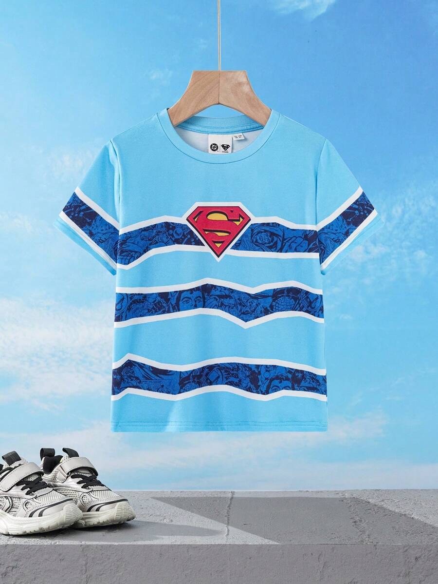 SUPERMAN X SHEIN 男童夏季休闲卡通英雄人物和徽标贴片印花短袖 T 恤 - 彩色 - 查看 1