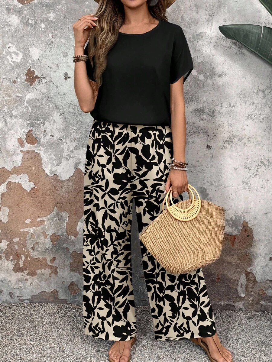 EMERY ROSE Bộ đồ hai mảnh thường ngày dành cho nữ với quần in họa tiết ngẫu nhiên và áo phông đen Quần mùa hè Boho Quần ống rộng in hoa Bộ quần mùa hè dành cho nữ Bộ quần hai mảnh Bộ trang phục đi nghỉ - Nhiều màu - Xem 1