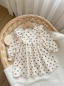 SHEIN 女婴心形印花荷叶边长袖可爱连衣裙 - 米色 - 查看 6