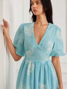 Chiquease Nuevo vestido elegante de manga corta con escote en V y bordado sobre fondo albaricoque para primavera/verano - Azul - Ver 2