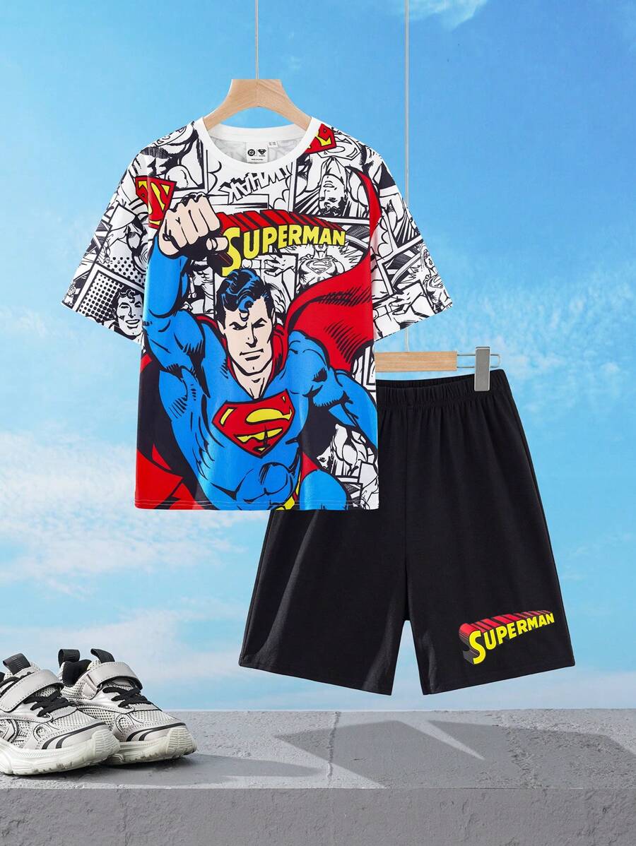 SUPERMAN X SHEIN Conjunto de camiseta de manga corta casual con estampado de superhéroes de dibujos animados y pantalones cortos de corte holgado para niño preadolescente - Blanco y Negro - Ver 1