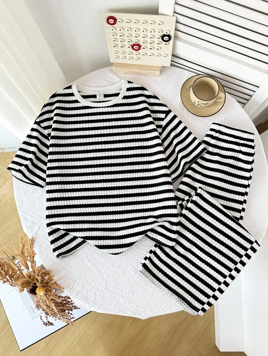 SHEIN 青少年女孩宽松休闲舒适新款条纹T恤和裤子两件套 - 黃色 - 查看 1