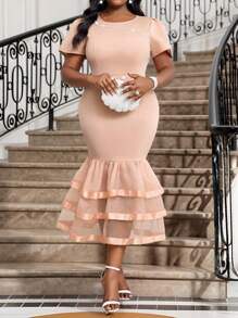 SHEIN Lady Vestido maxi con escote redondo, mangas cortas, decoración de pedrería y bajo con cola de pez para mujer plus size. Elegante para primavera, verano, otoño e invierno. Vestido elegante de punto con volantes y pedrería, para ocasiones como trabajo, boda, cóctel, San Valentín, Año Nuevo. Vestido ajustado con cola de pez, de talla grande, formal, para graduación o crucero.