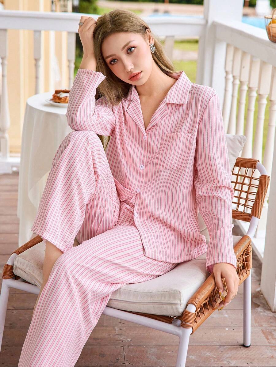 SHEIN 女士休闲粉色翻领长袖条纹口袋细节纽扣上衣和裤子睡衣套装，秋冬舒适优雅服饰 - 粉色 - 查看 1