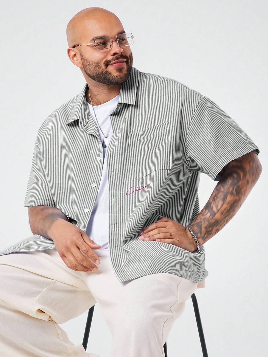 EASEVO Plus Size Men's Loose Casual Vertical Striped Short Sleeve Woven Shirt