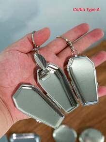 1 pièce Mini cendrier de poche en acier inoxydable argenté, porte-clés. Motifs chrysanthème et rayons de soleil, forme ronde et carrée de montre de poche. Pratique à accrocher au sac pour ranger les cigarettes.