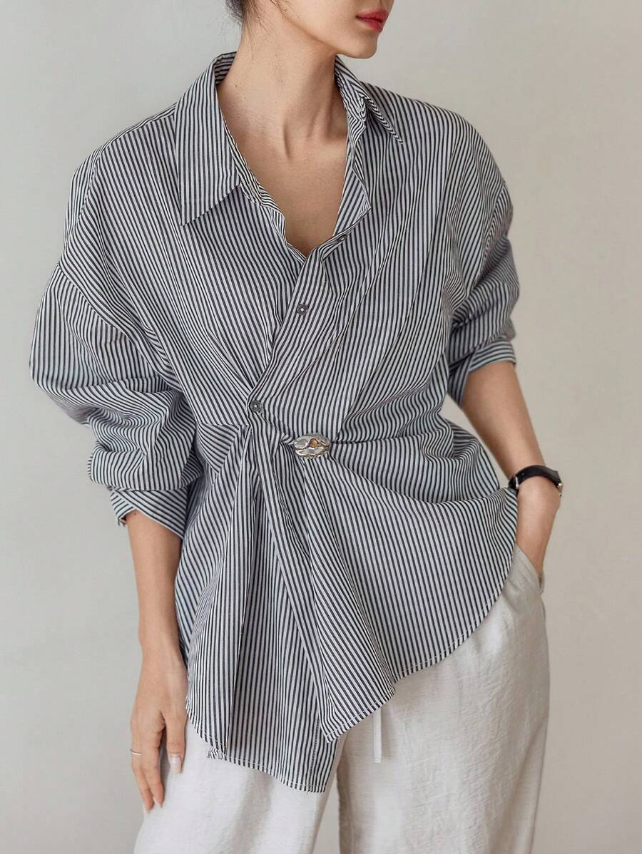 Dazy-Less Cămașă de damă cu mânecă lungă, lejeră, casual, cu dungi, cu nasturi metalici și decor răsucit, potrivită pentru birou și exterior, primăvară/toamnă - Gri - Vizualizare 1