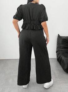 SHEIN PETITE Set de 2 piezas Talla grande Blusa corta casual de escote en V de manga corta con lazo delantero y rayas y Pantalones rectos y relajados a juego