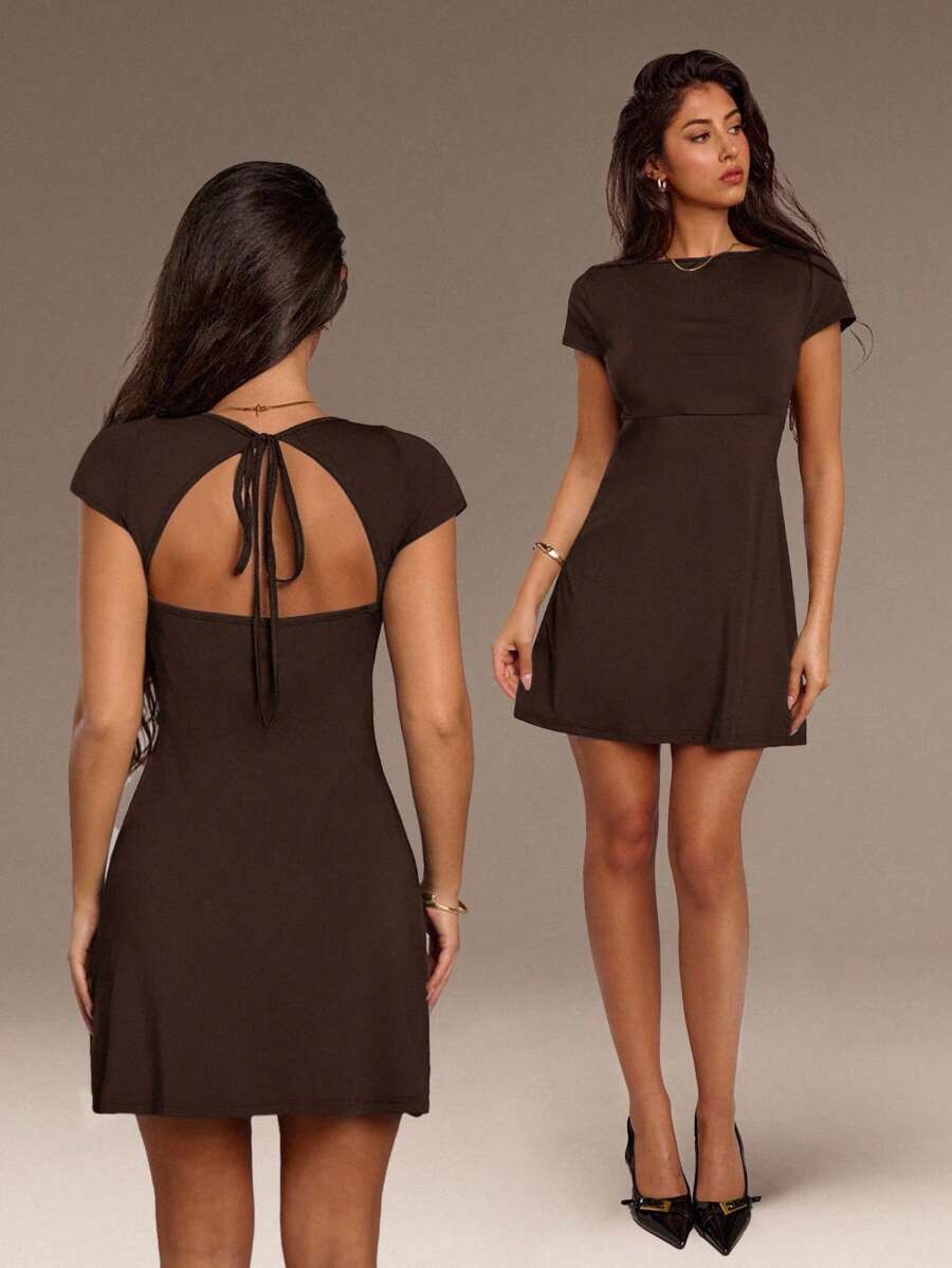 SHEIN Forever 21 夏季女士舞会/正式/海滩/度假/西部/商务休闲/优雅/生日/外出/俱乐部/办公室服装/节日/狂欢服装/工作服/优雅/乡村音乐会/早午餐/巡航/老钱/机场/端庄/教堂/童话/性感/有趣/嬉皮/派对/千禧/街头服饰/2000 年代/迪斯科/毕业/婚礼嘉宾/鸡尾酒会/复古/紧身/度假/嬉皮/场合/单身女郎/街头服饰/复古/90 年代/露背/黑色迷你连衣裙 - 棕色 - 查看 1