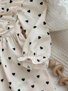 SHEIN 女婴心形印花荷叶边长袖可爱连衣裙 - 米色 - 查看 4
