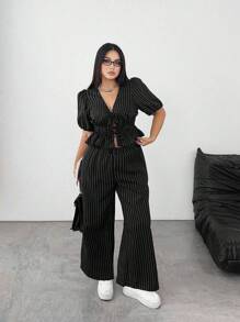 SHEIN PETITE Set de 2 piezas Talla grande Blusa corta casual de escote en V de manga corta con lazo delantero y rayas y Pantalones rectos y relajados a juego