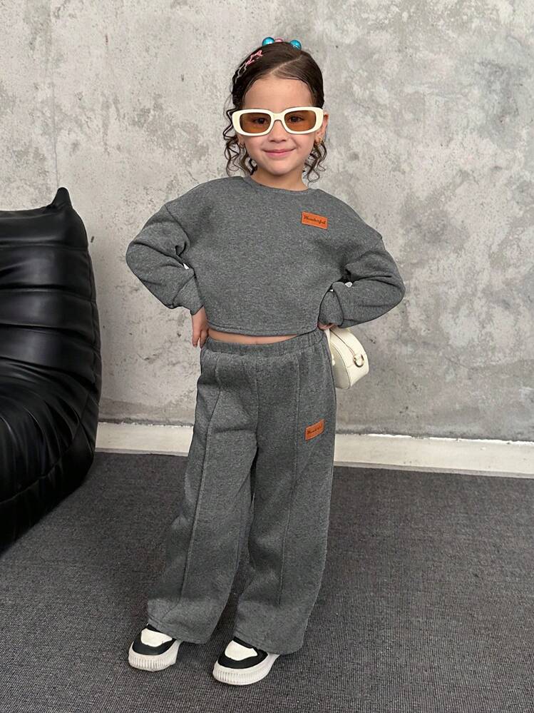 SHEIN طقم فضفاض بأكمام منتفخة وبطبعات، تي شيرت بقصة طويلة وبنطال بخصر منتفخ مناسب للفتيات الصغيرات، للاستخدام اليومي سواء للمنزل أو الخروج أو المدرسة، باللون الرمادي، مكون من قطعتين - رمادي - مشاهدة 6