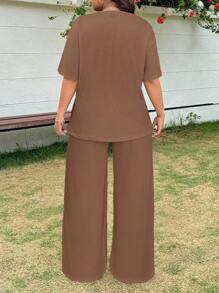 SHEIN EZwear 2 件大码女式字母图案短袖 T 恤和短裤套装，春夏 - 巧克力棕 - 查看 2