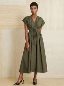 Aveloria Modichic 优雅宽肩配布腰带收腰宽松连衣裙 - 軍綠色 - 查看 1