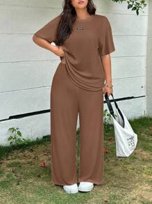 SHEIN EZwear 2 件大码女式字母图案短袖 T 恤和短裤套装，春夏 - 巧克力棕 - 查看 3