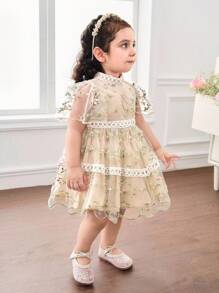 SHEIN Babygirl 可爱夏季花卉蕾丝领短袖迷你连衣裙 - 彩色 - 查看 4