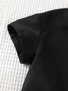 SHEIN Unisex Baby/Toddler Casual Fashionable Everyday Versatile Army Green Short Sleeve Woven Shirt, Suitable For Indoor, Outdoor, Daily Wear, Sports, Play, Party, Photo Shoot, Holiday, Festivities