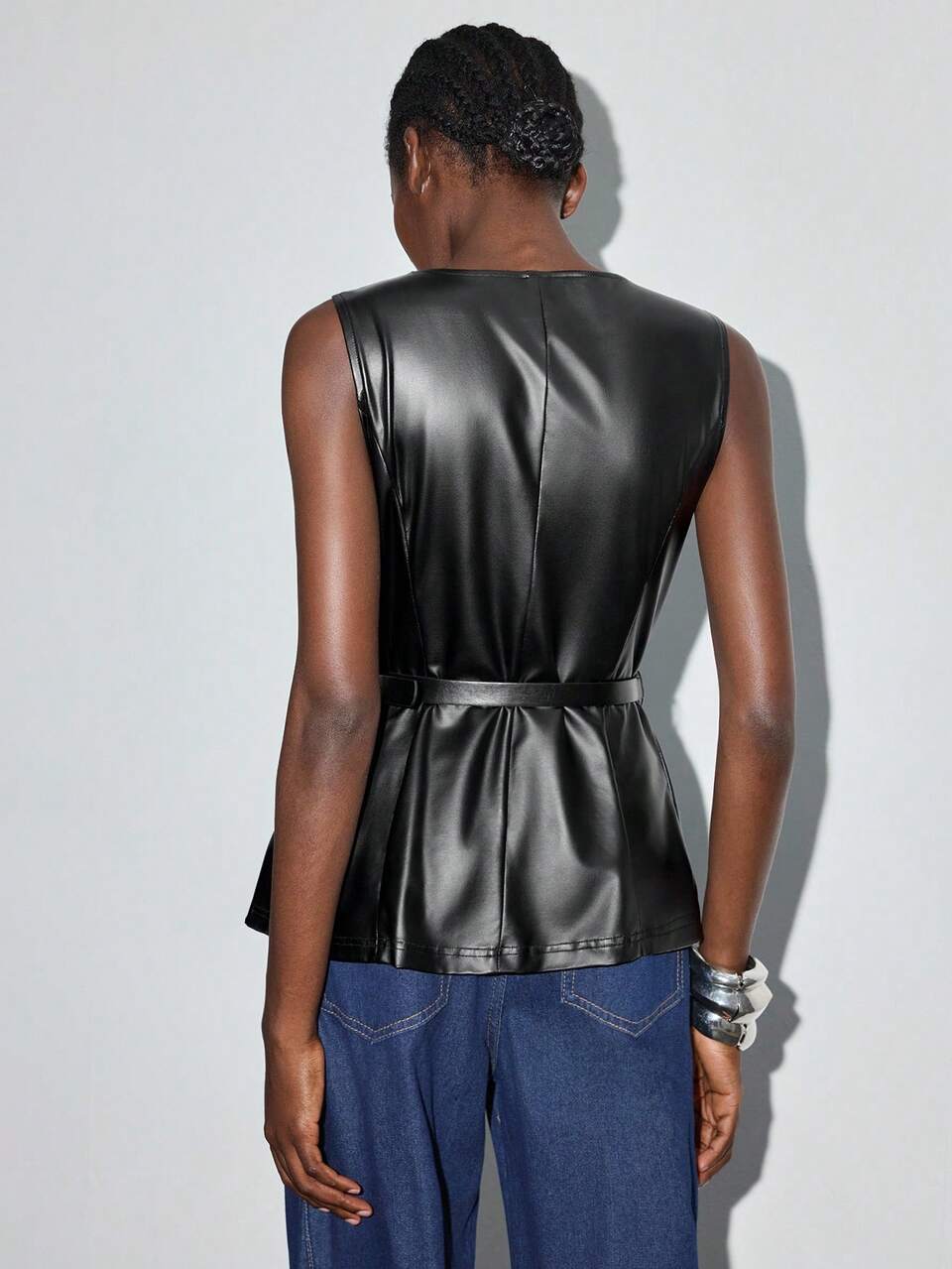 SHEIN Maija 1 Pc Women's Solid Color PU Leather Single Breasted Sleeveless Fashion Blazer Black Vest,Chic Blackness Summer Night Out Buckle Top Fall Clothes