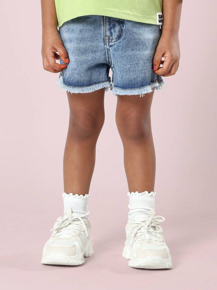 Shorts vaqueros con dobladillo sin rematar, bordes deshilachados y corte clásico